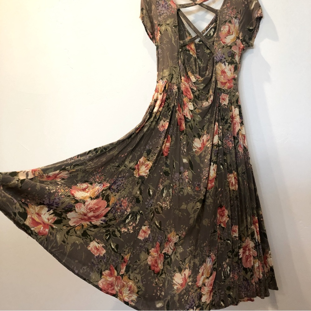 PHOOL Floral midi dress